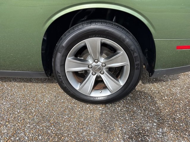 Used 2018 Dodge Challenger SXT image 9
