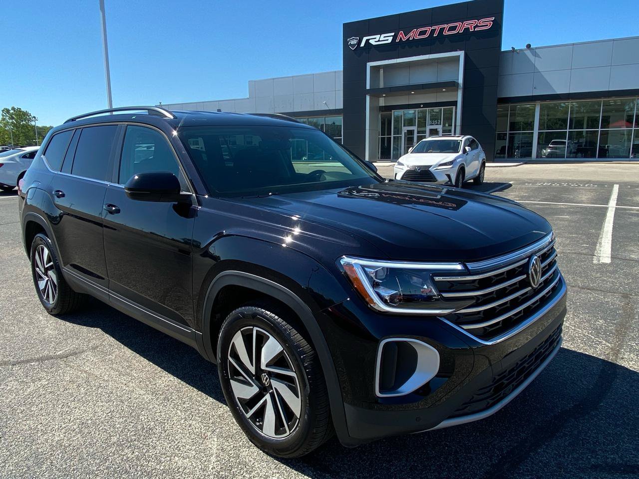 Used 2026 Volkswagen Atlas SE AWD/4WD image 1