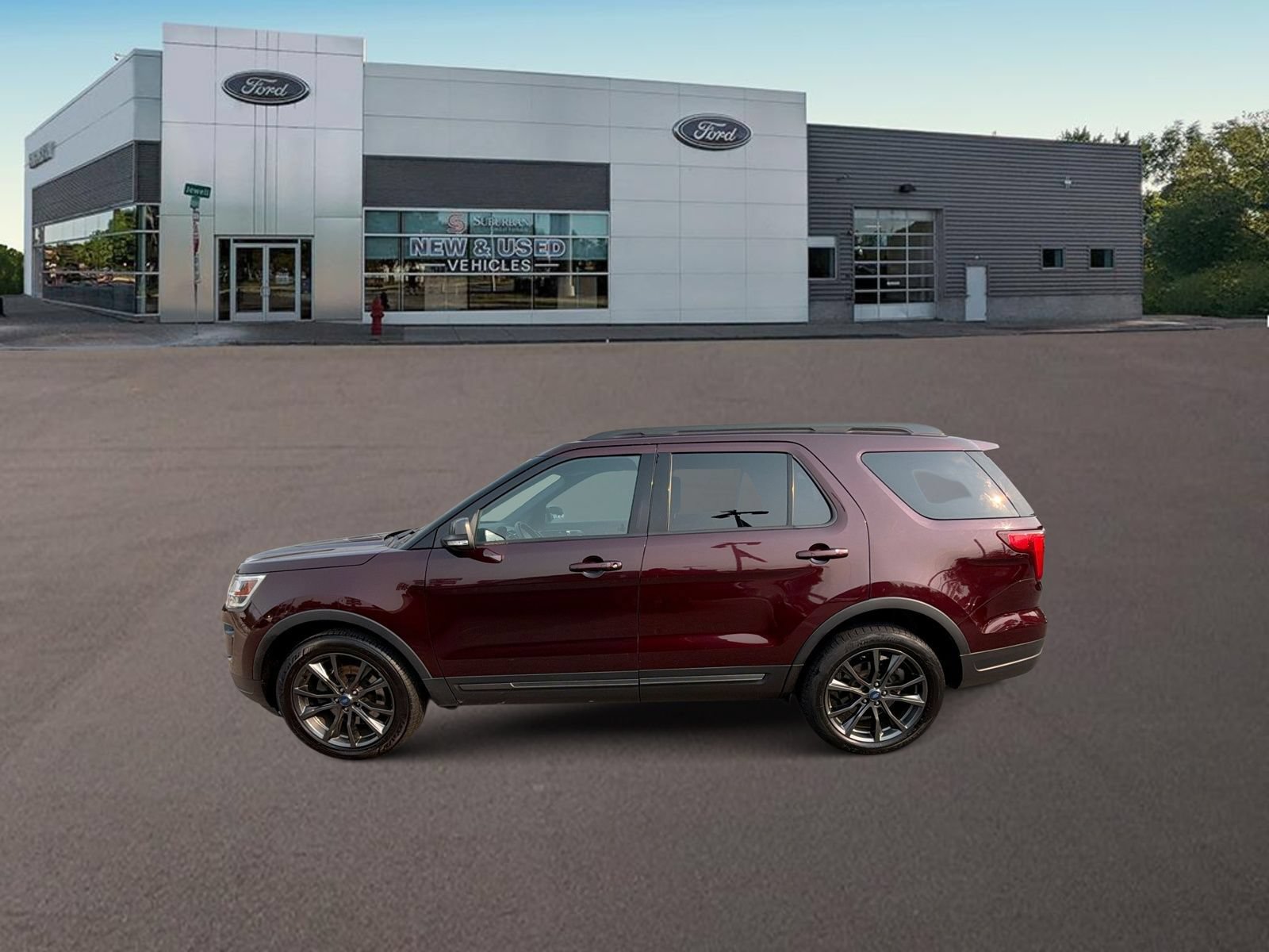 Used 2019 Ford Explorer XLT w/ Equipment Group 202A FWD image 6