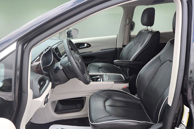 Used 2023 Chrysler Pacifica Limited FWD image 23