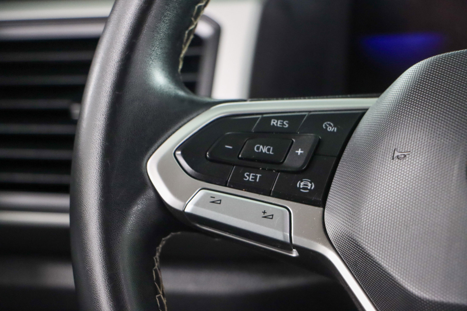 Used 2023 Volkswagen Atlas SE image 13