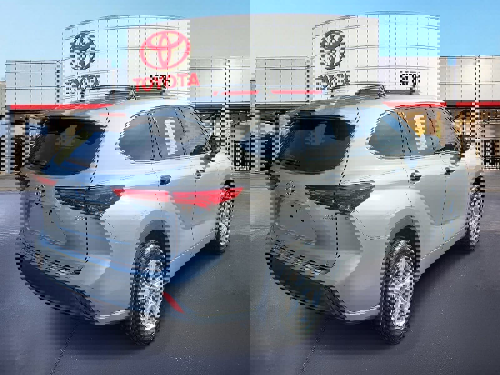 Used 2022 Toyota Highlander LE image 8