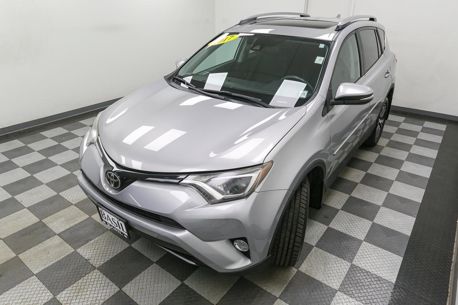 Used 2017 Toyota RAV4 XLE w/ Plus Special Value Package AWD/4WD image 6