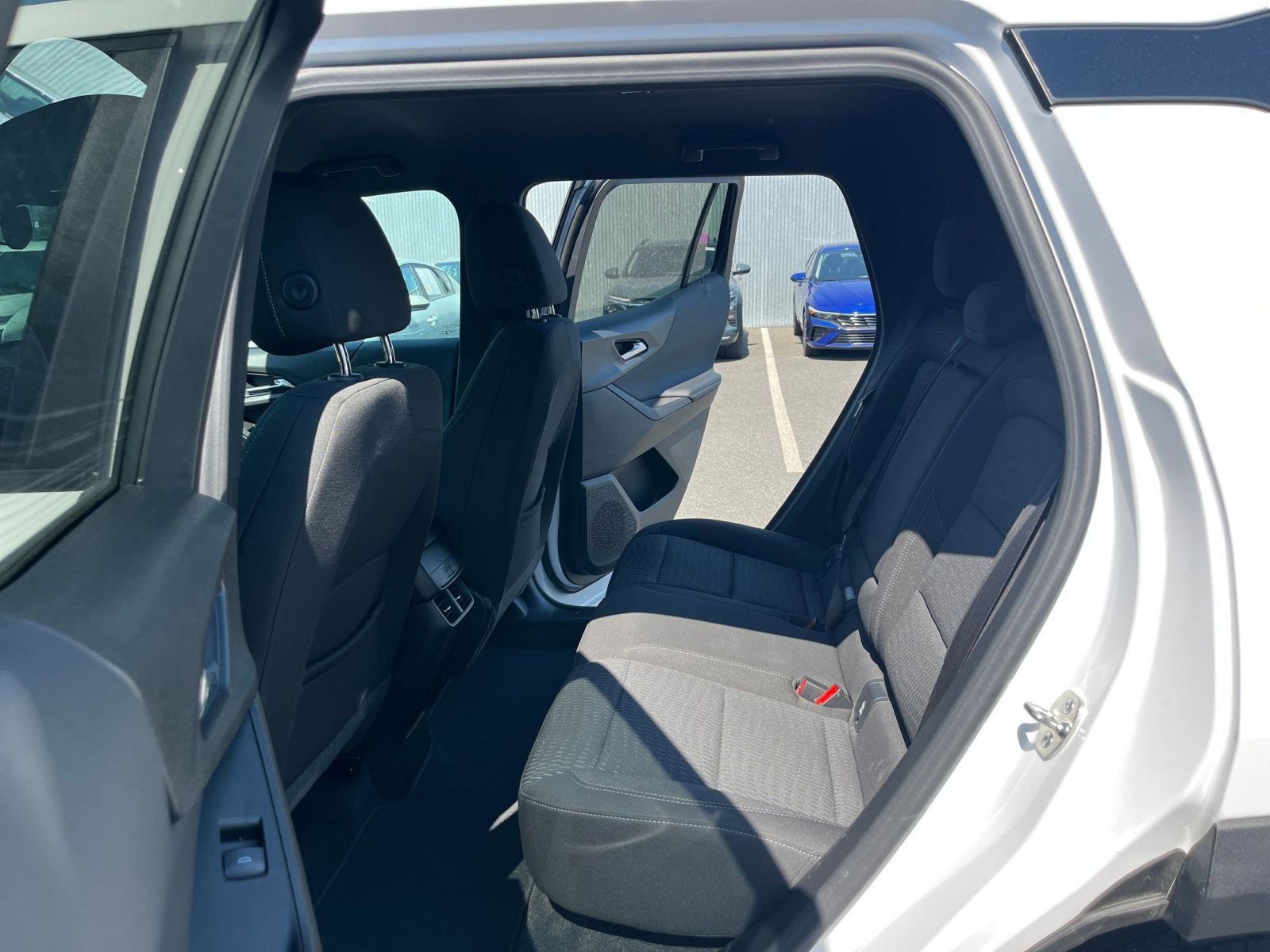 Used 2025 Chevrolet Equinox LT FWD image 24