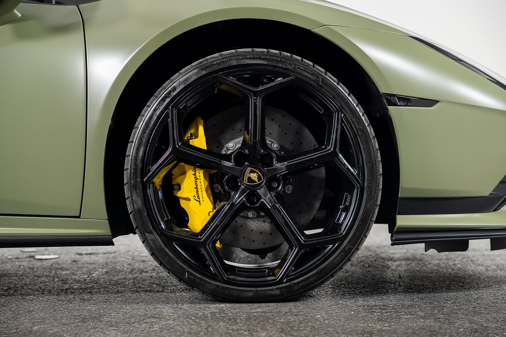 Used 2023 Lamborghini Huracan Tecnica RWD image 34