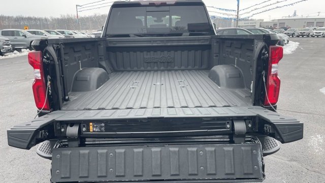 Used 2023 Chevrolet Silverado 3500 High Country image 5