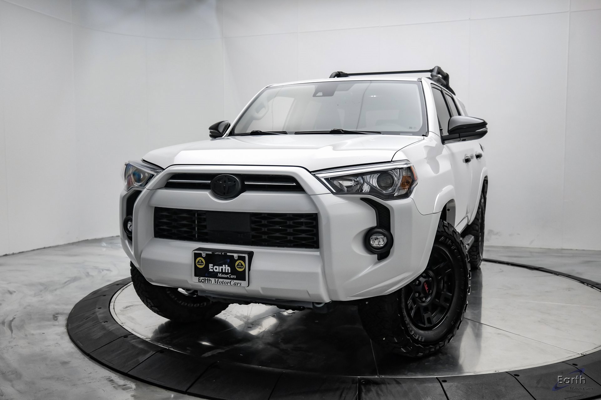 Used 2023 Toyota 4Runner SR5 Premium image 3
