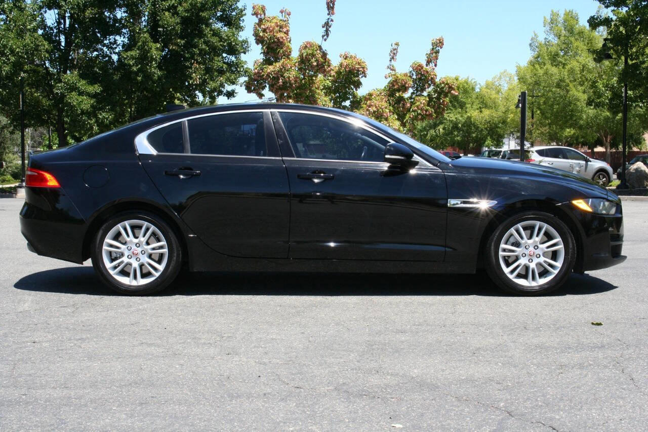 Used 2017 Jaguar XE Premium AWD/4WD image 4