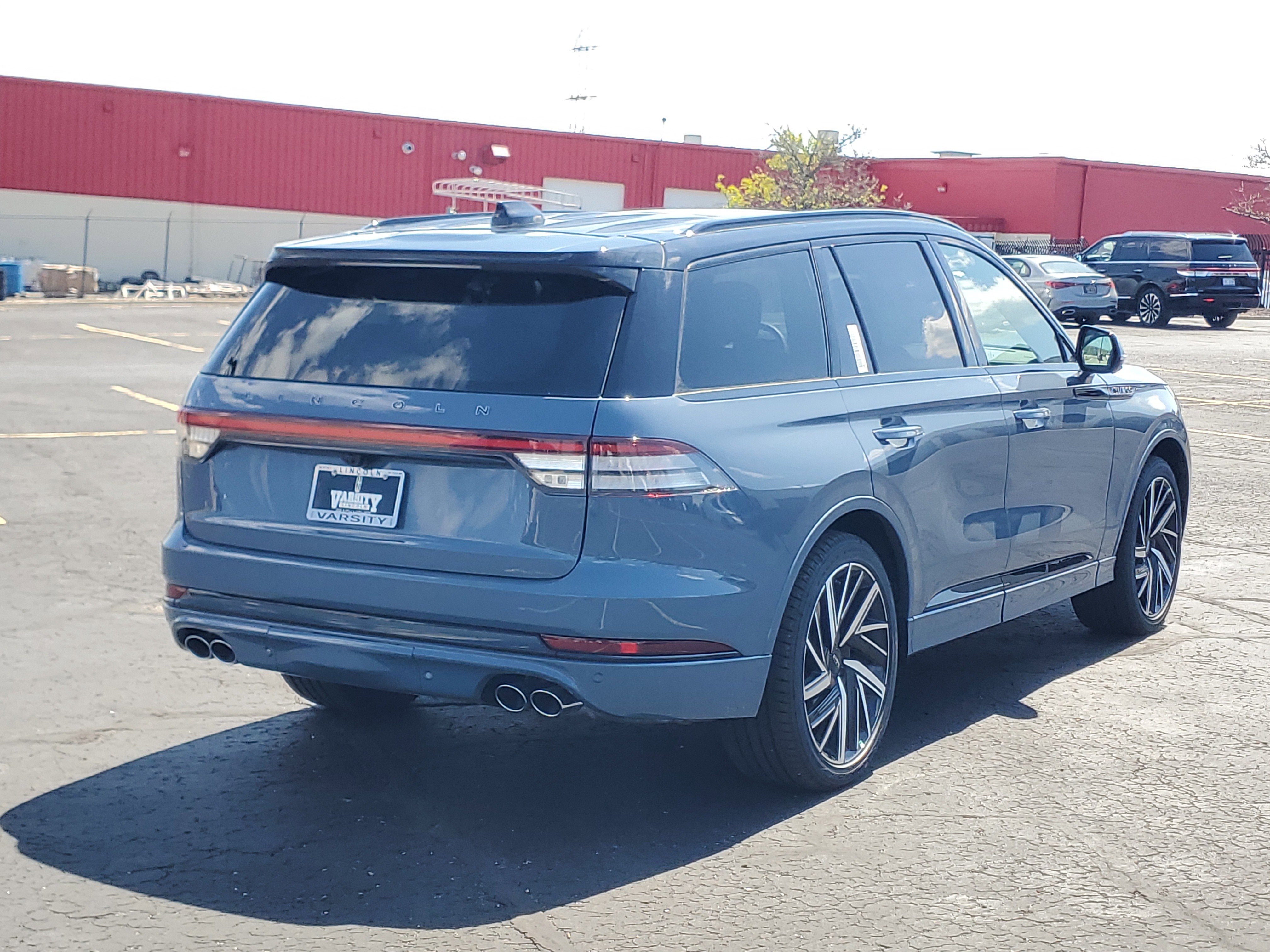 New 2026 Lincoln Aviator Black Label AWD/4WD image 3