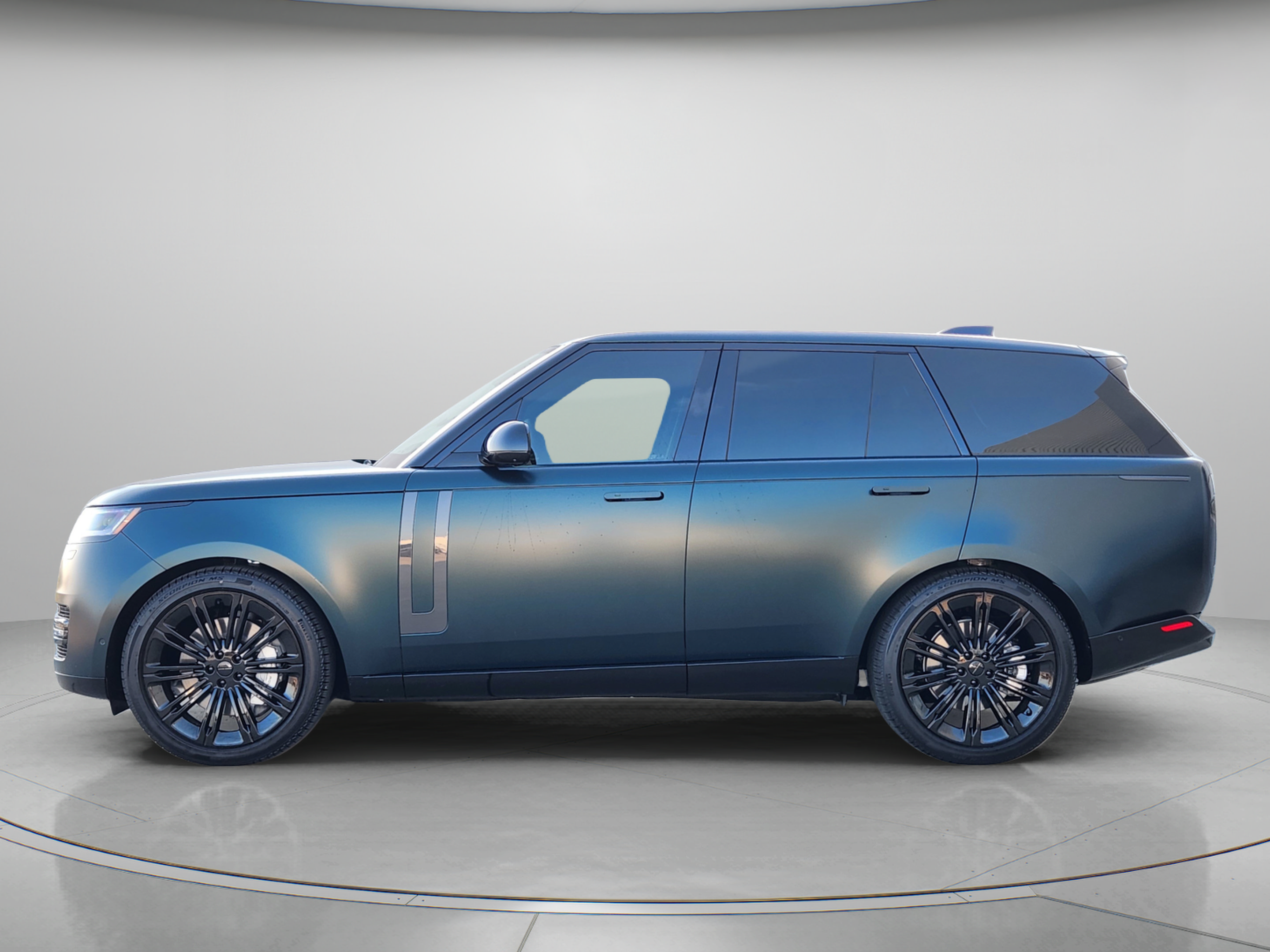 Certified 2026 Land Rover Range Rover SE AWD/4WD image 2