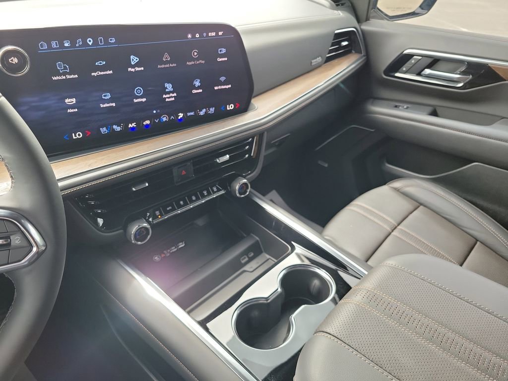 Used 2025 Chevrolet Suburban High Country AWD/4WD image 31