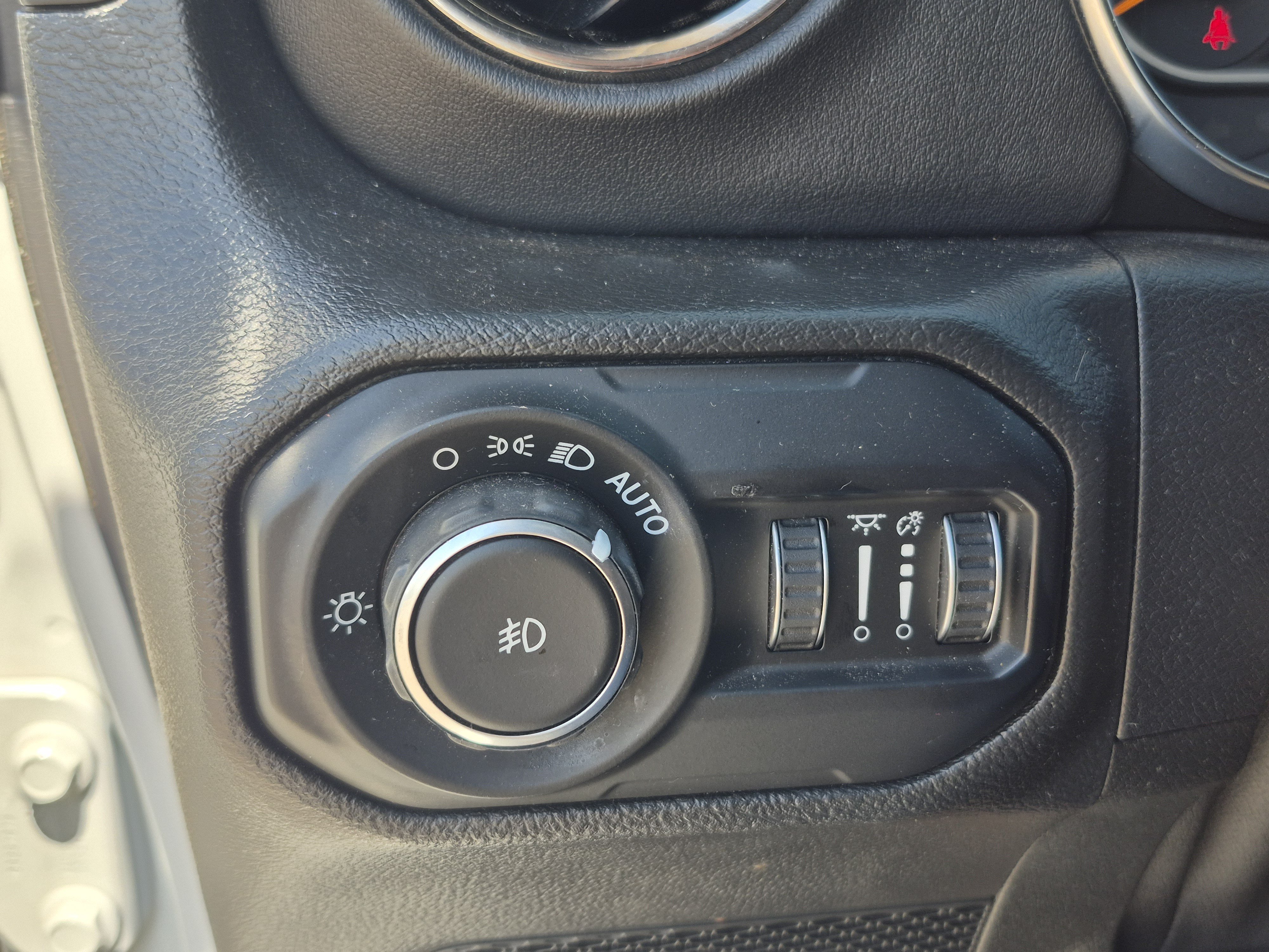 Used 2021 Jeep Wrangler Unlimited Sahara AWD/4WD image 35