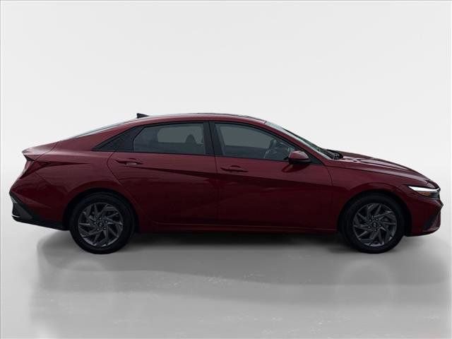 Used 2024 Hyundai Elantra SEL image 7