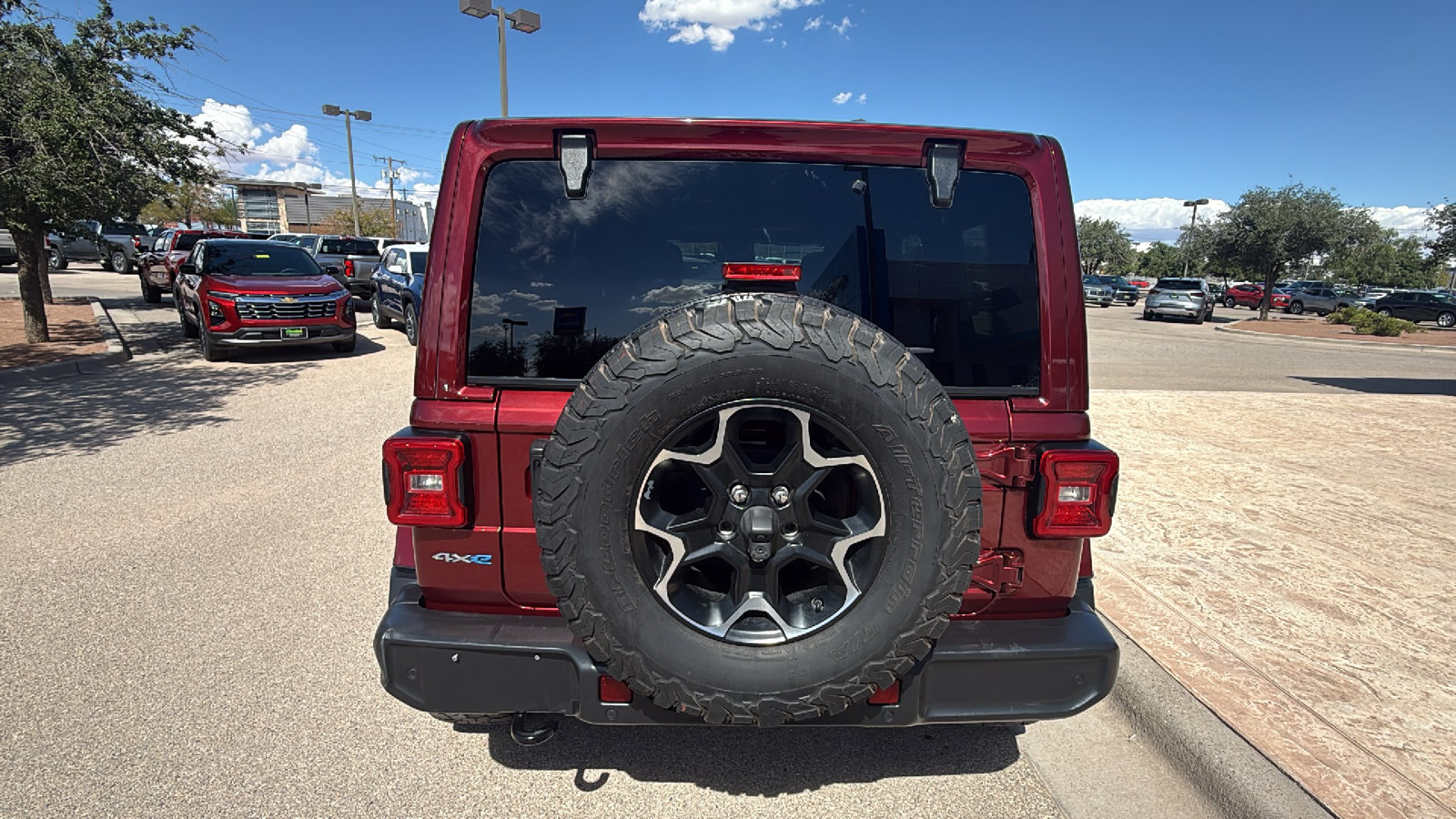 Used 2022 Jeep Wrangler Unlimited Sahara w/ Cold Weather Group AWD/4WD image 6