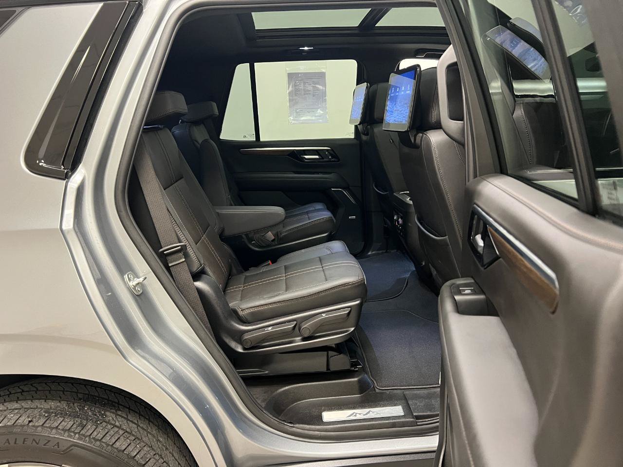 Used 2025 Chevrolet Tahoe High Country AWD/4WD image 28