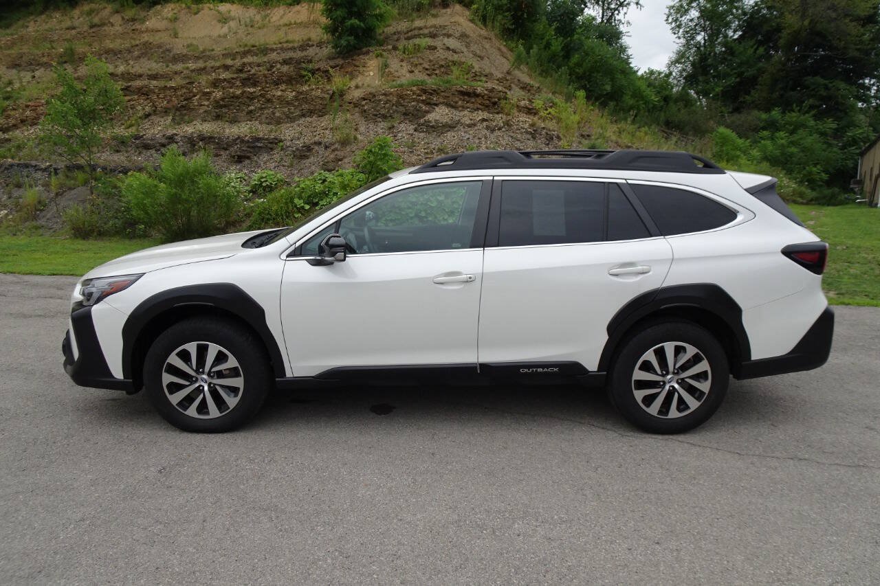 Used 2024 Subaru Outback Premium AWD/4WD image 1