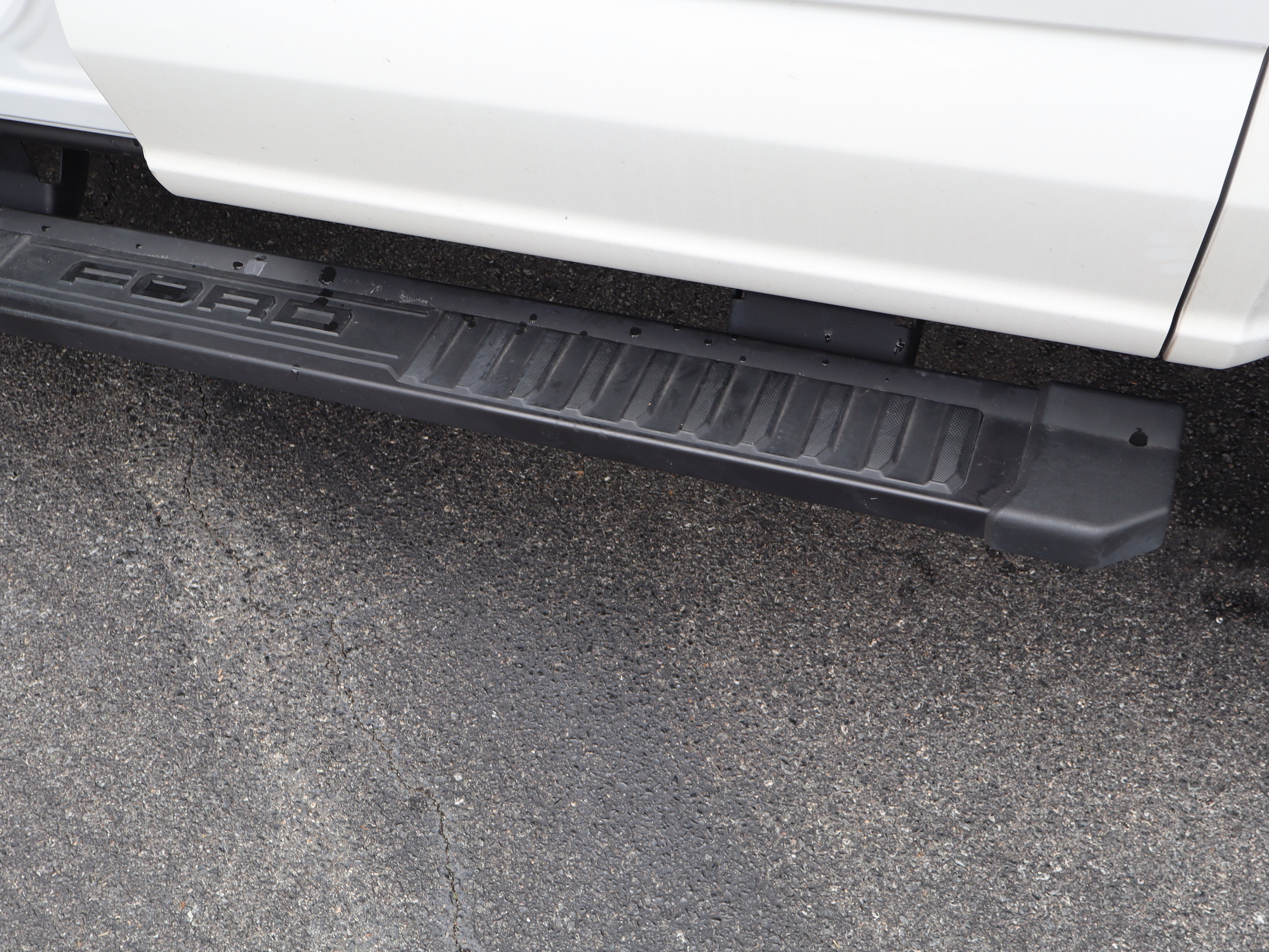 Used 2025 Ford F350 Lariat w/ Black Appearance Package image 39