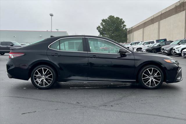 Certified 2021 Toyota Camry SE image 6