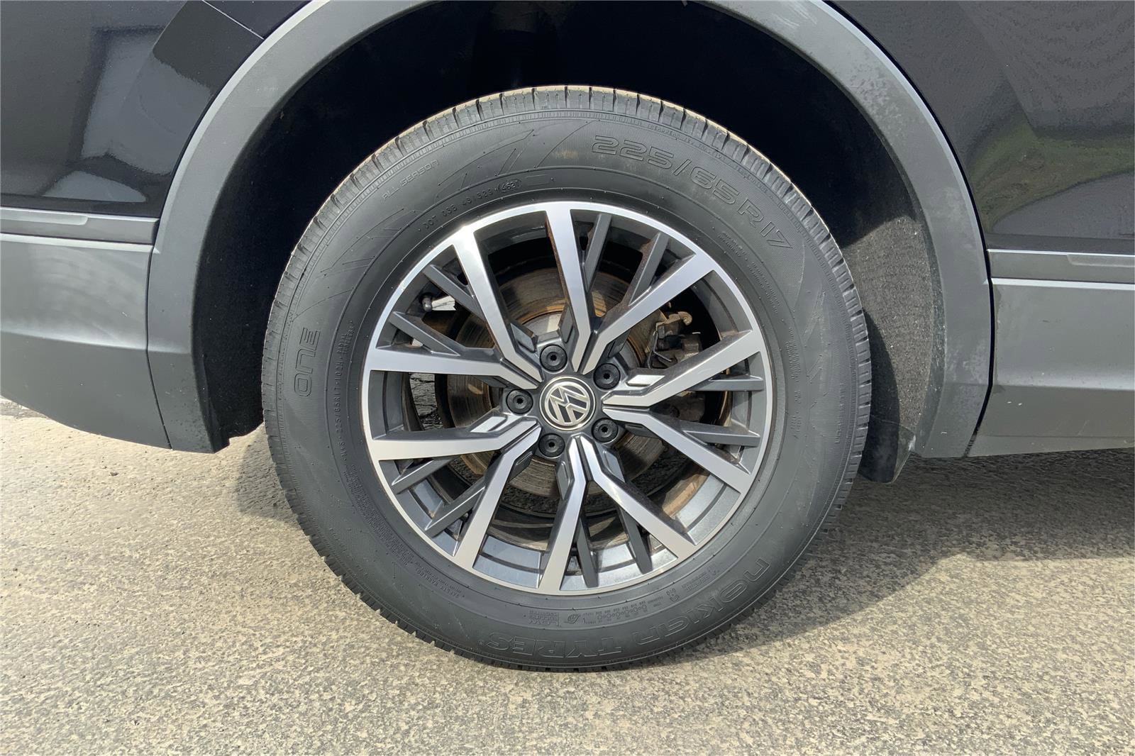 Used 2019 Volkswagen Tiguan SE w/ Panoramic Sunroof Package image 28