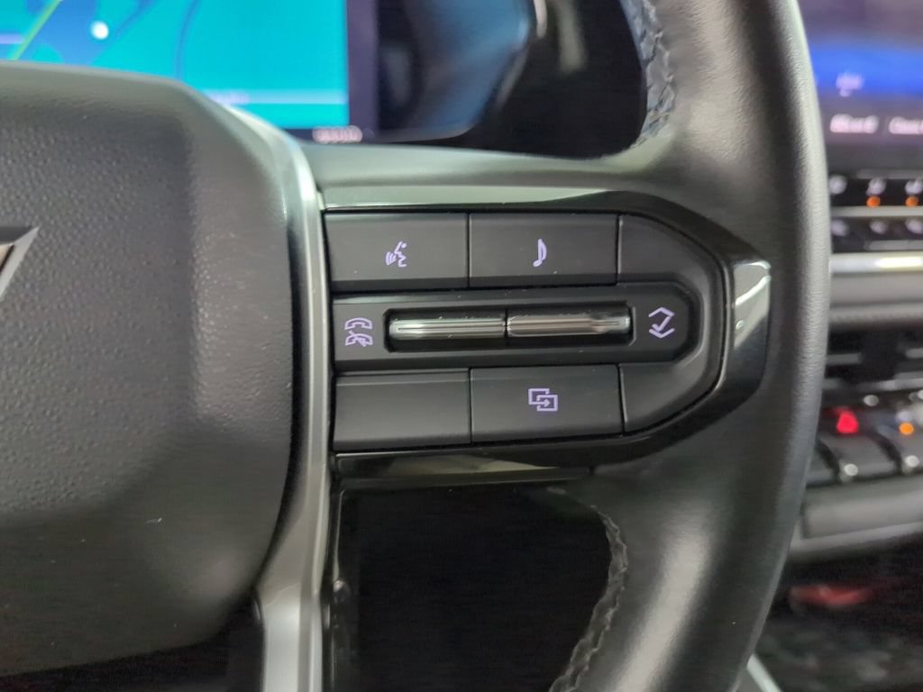 Used 2024 Chevrolet Colorado LT w/ LT Convenience Package AWD/4WD image 14