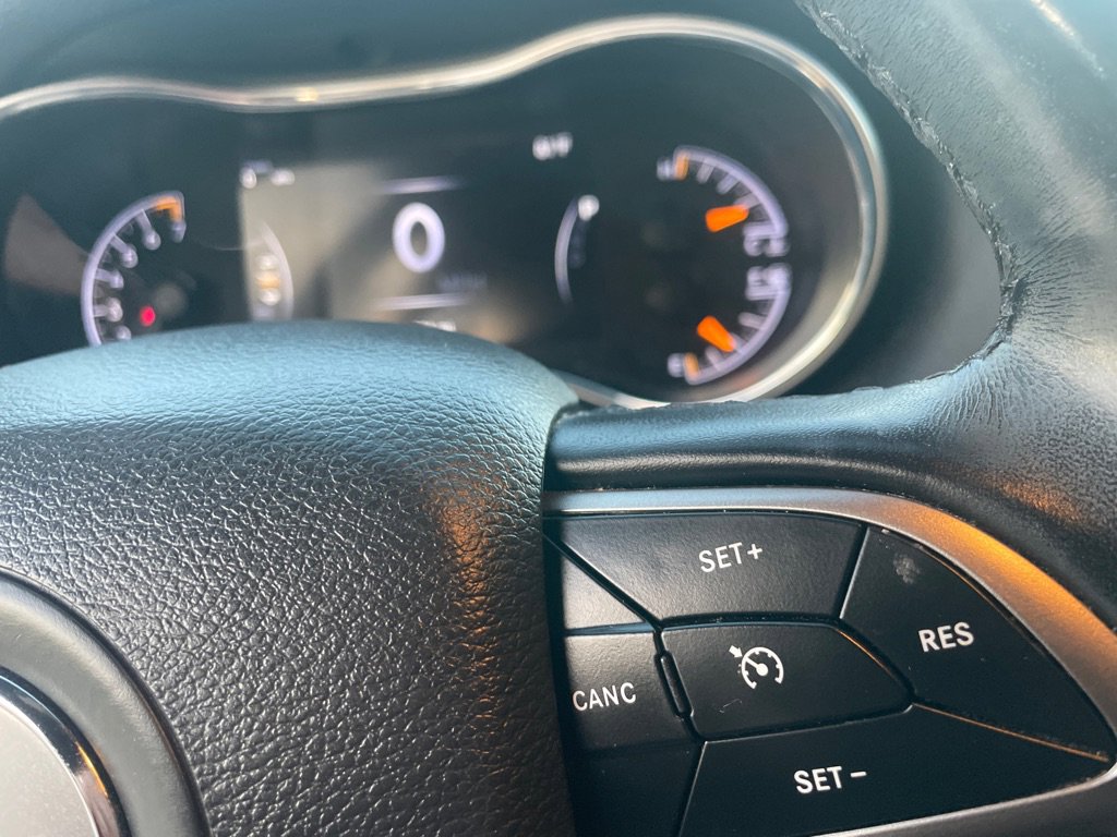 Used 2020 Jeep Grand Cherokee Altitude image 23