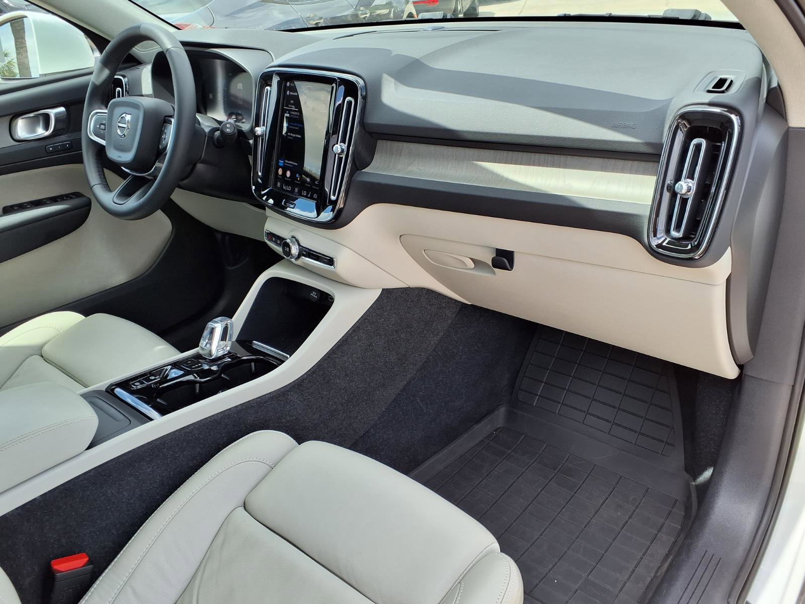 Certified 2023 Volvo XC40 B5 Plus w/ Driver Assist Package image 10
