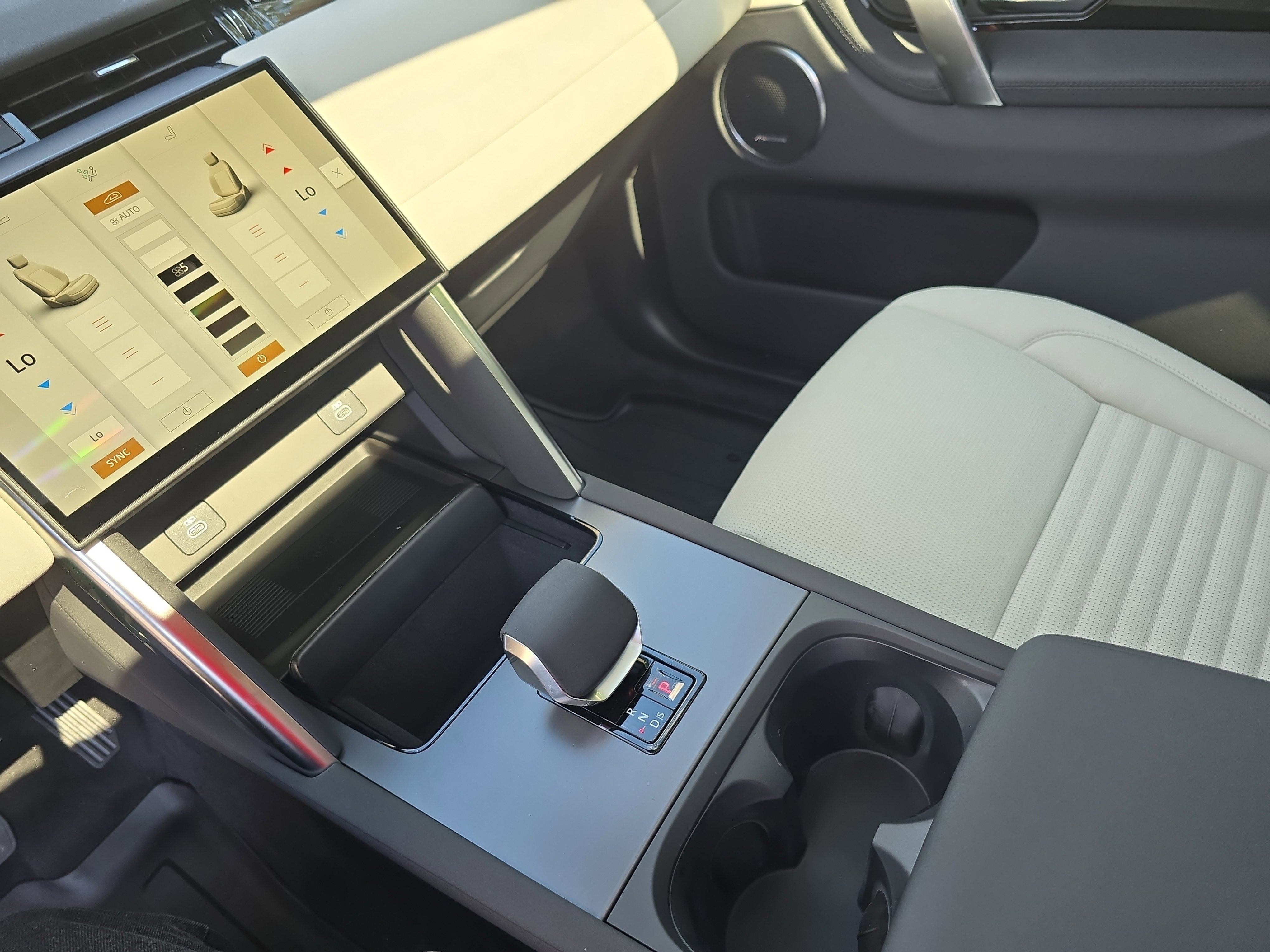 New 2025 Land Rover Discovery Sport S image 25