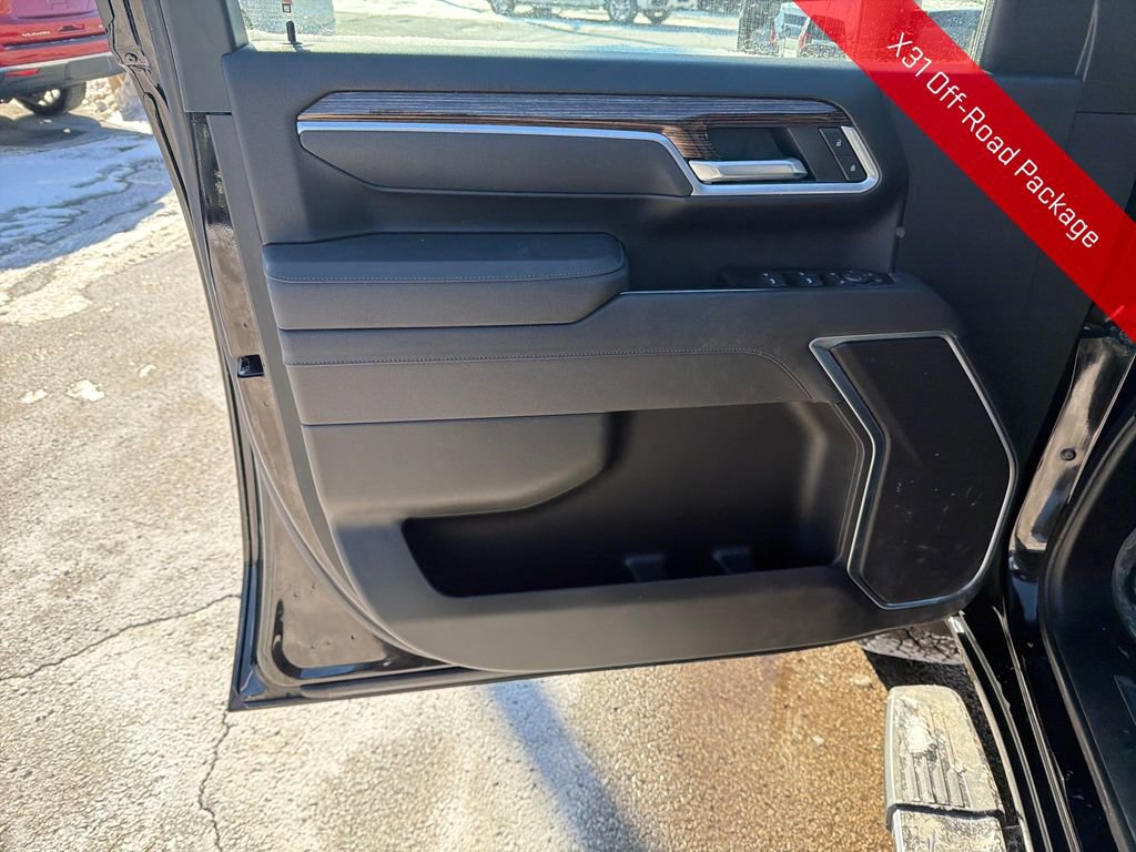 Used 2026 GMC Sierra 2500 SLE w/ SLE Value Package; image 12