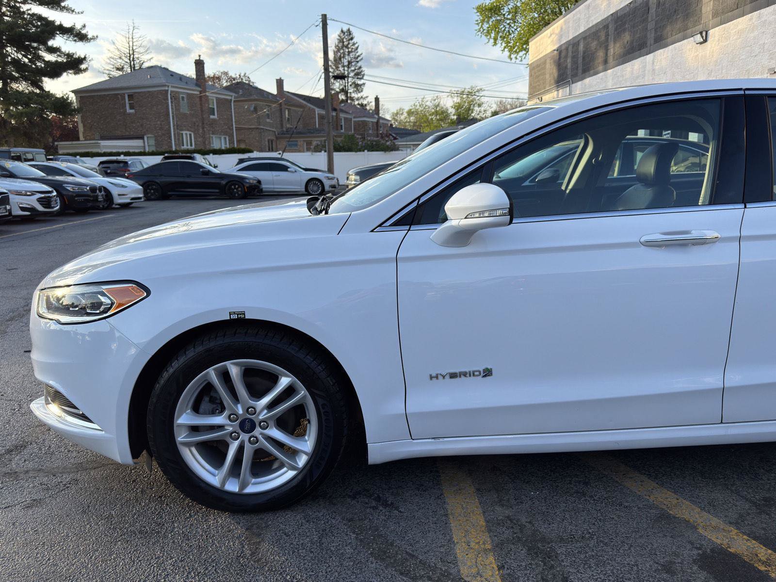 Used 2018 Ford Fusion SE w/ Equipment Group 602A FWD image 2
