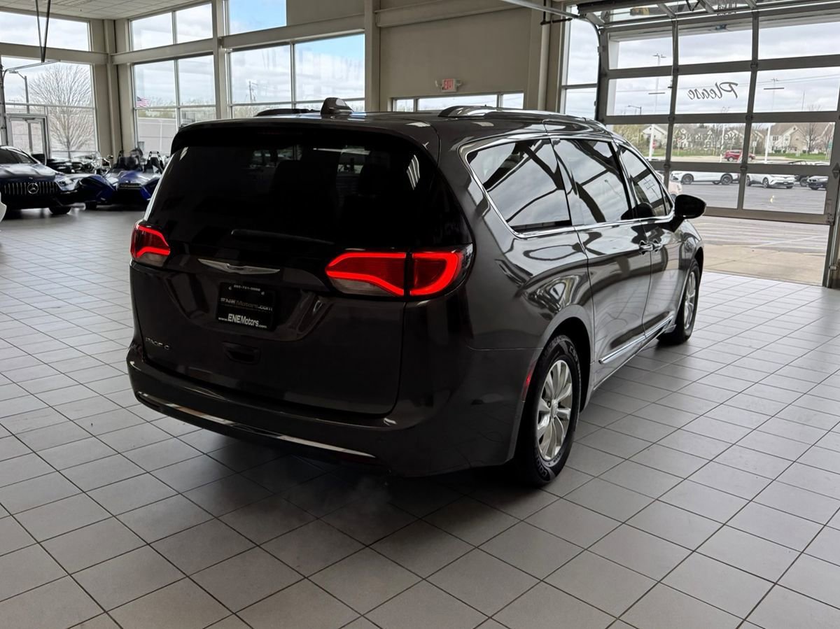 Used 2018 Chrysler Pacifica Touring-L FWD image 60