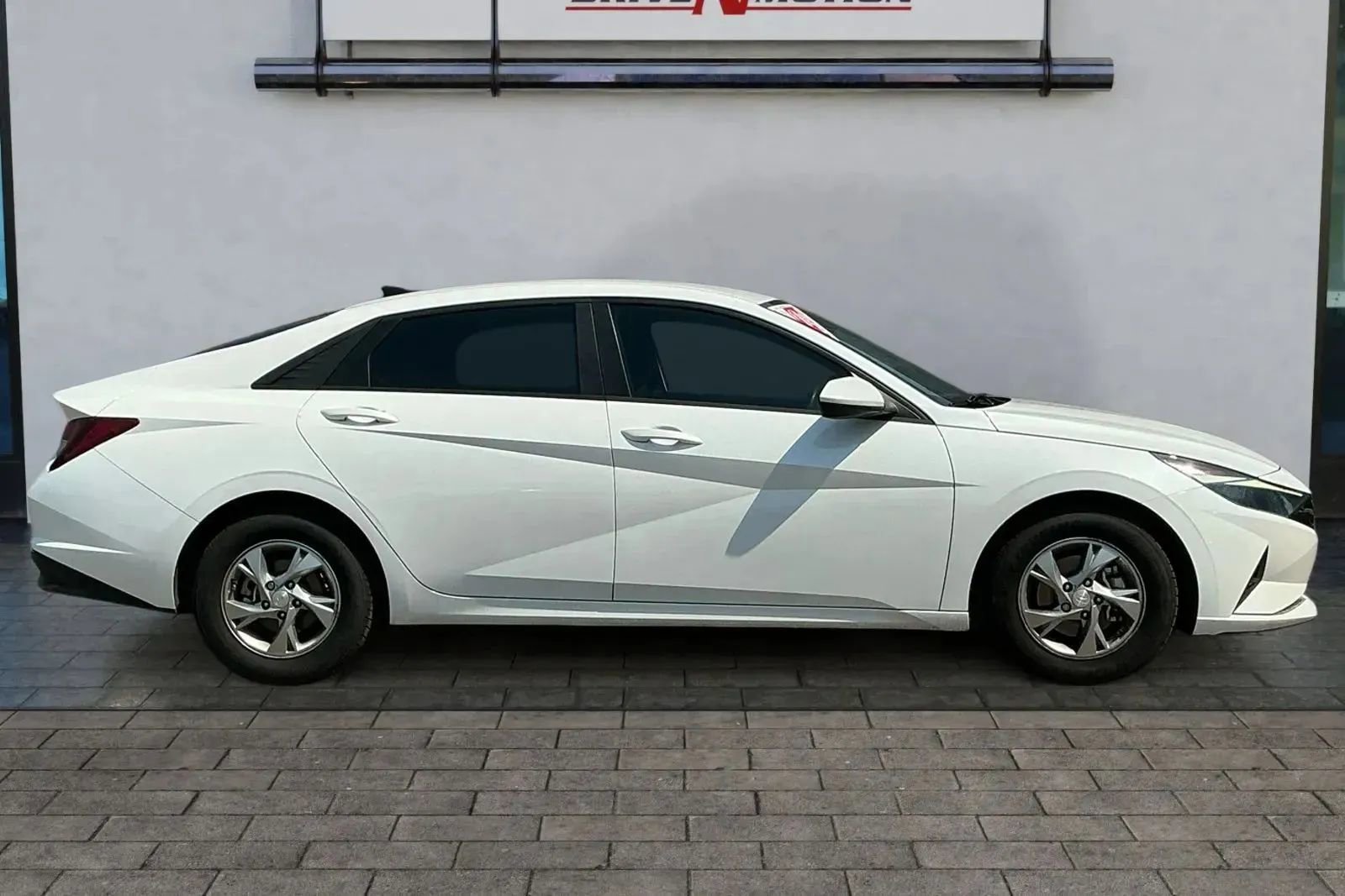 Used 2022 Hyundai Elantra SE image 4