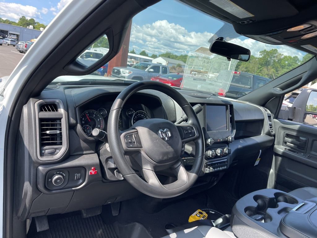 New 2024 RAM 3500 Tradesman w/ Chrome Appearance Group AWD/4WD image 13