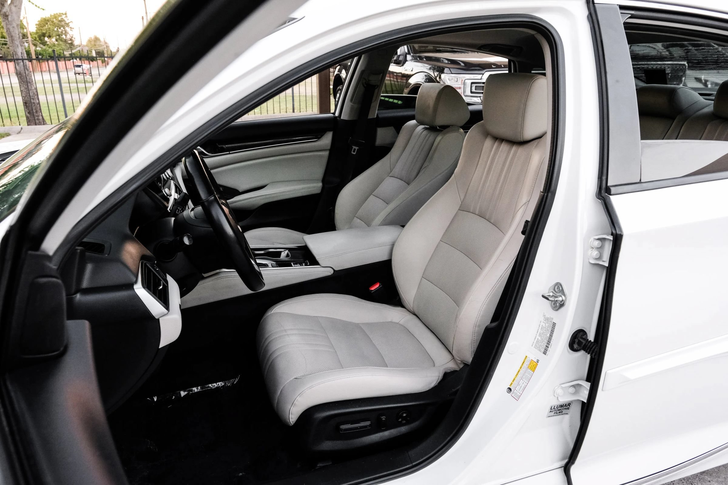 Used 2018 Honda Accord EX-L image 32