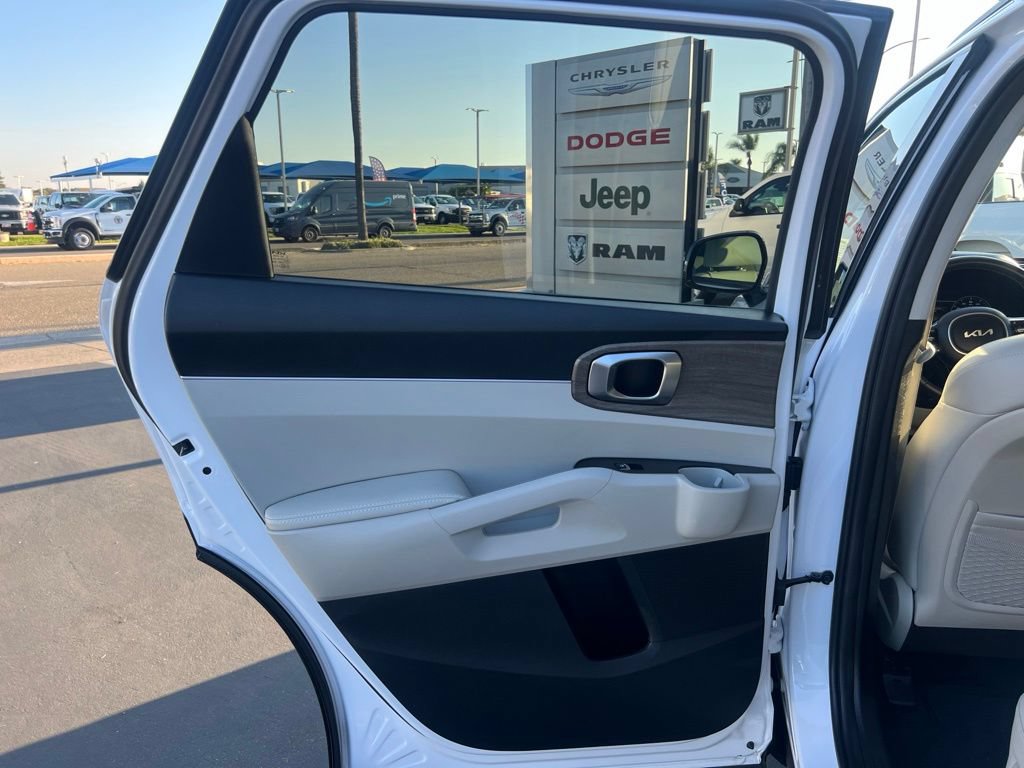 Used 2023 Kia Sorento EX w/ Panoramic Sunroof Package FWD image 32