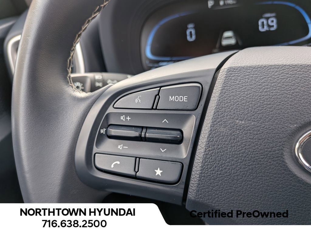 Used 2023 Hyundai Venue Limited image 26