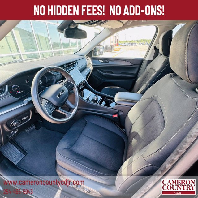 Used 2023 Jeep Grand Cherokee Laredo w/ Luxury Tech Group I RWD image 10