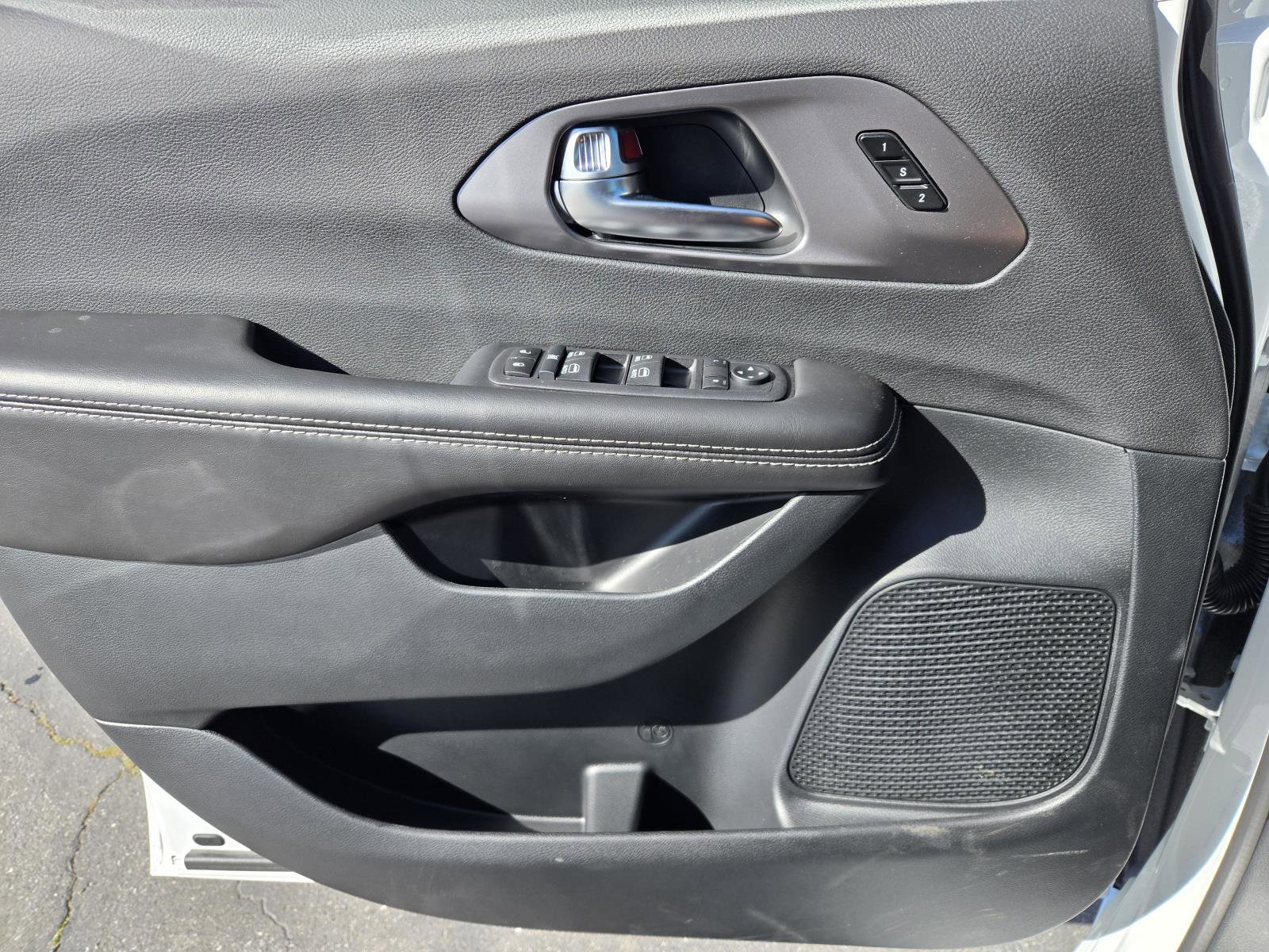 New 2026 Chrysler Pacifica Select w/ S Appearance Package FWD image 20