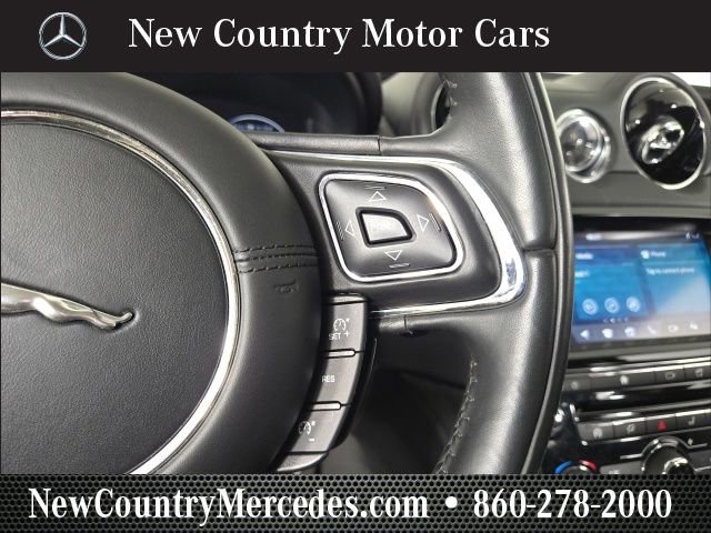 Used 2018 Jaguar XJ R-Sport image 25