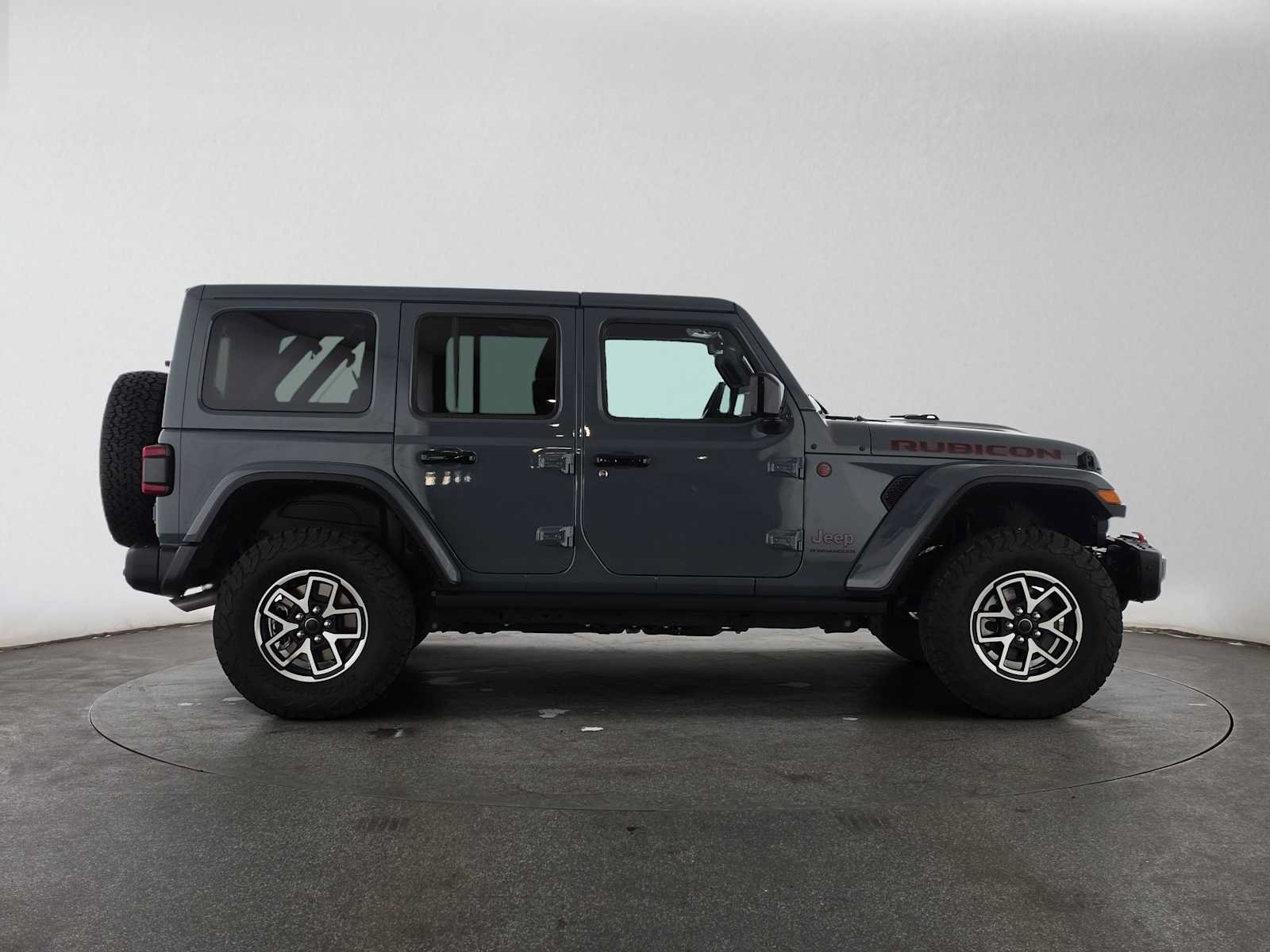 Used 2025 Jeep Wrangler Unlimited Rubicon AWD/4WD image 2