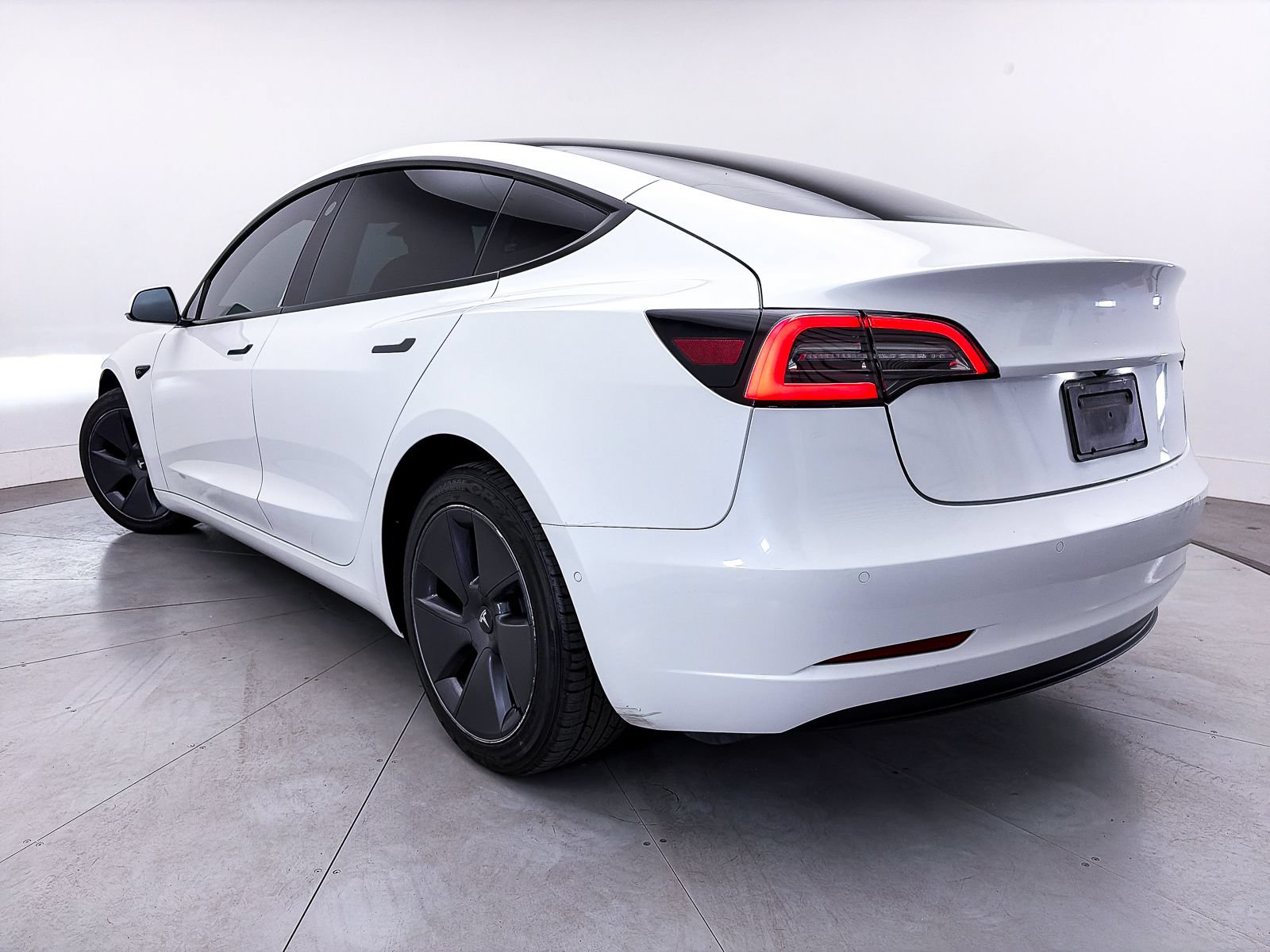 Used 2022 Tesla Model 3 Long Range AWD/4WD image 2