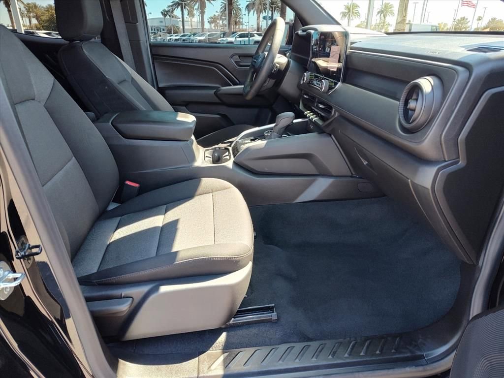 Used 2025 Chevrolet Colorado Trail Boss w/ Midnight Edition AWD/4WD image 12