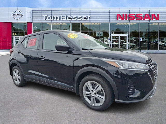 Certified 2025 Nissan Kicks Play S FWD image 1