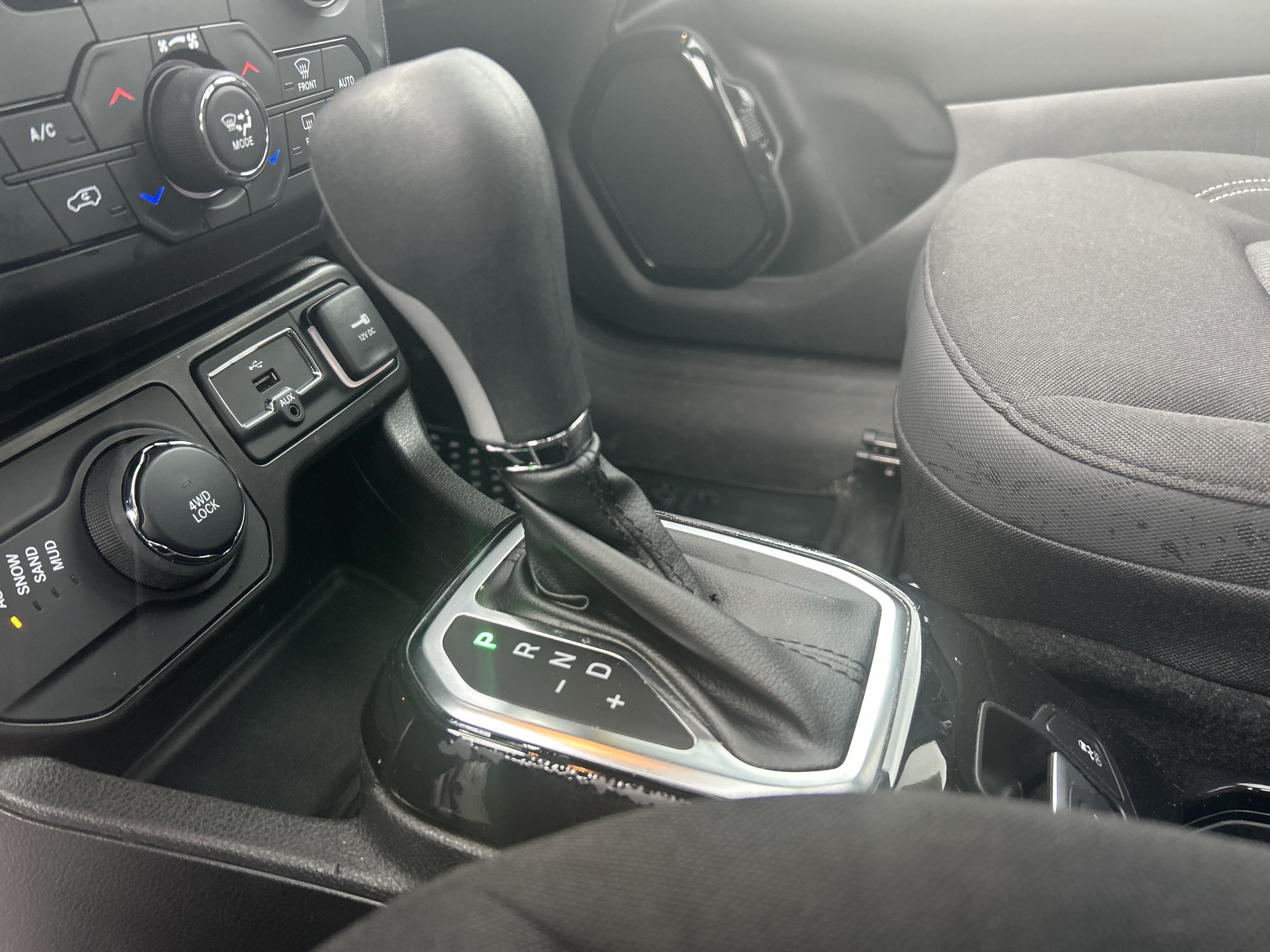 Used 2022 Jeep Renegade Altitude w/ Sun/Sound Group AWD/4WD image 12