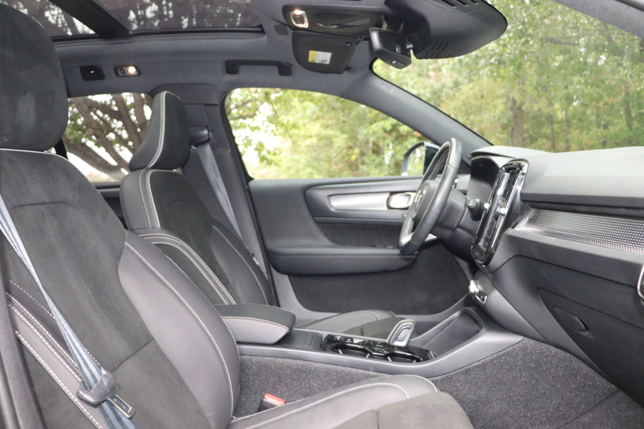 Used 2021 Volvo XC40 T5 R-Design w/ Advanced Package image 30