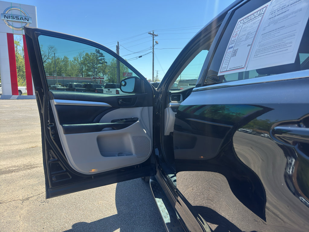 Used 2018 Toyota Highlander Plus FWD image 19