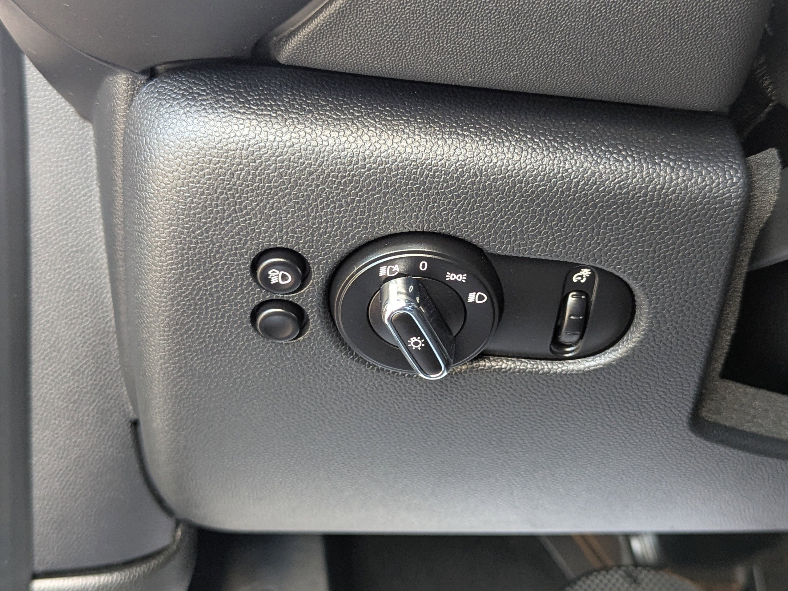 Used 2022 MINI Cooper S w/ Premium Package image 25