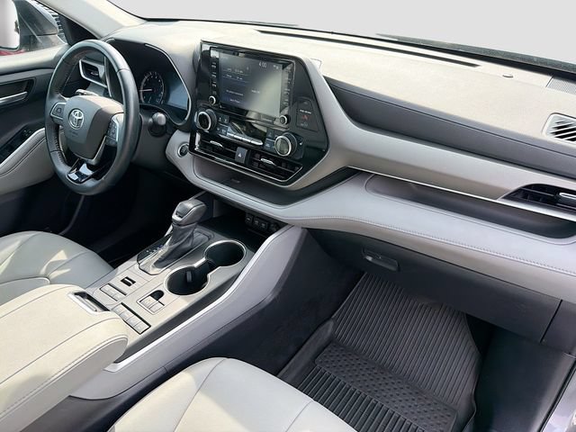 Used 2021 Toyota Highlander XLE AWD/4WD image 28