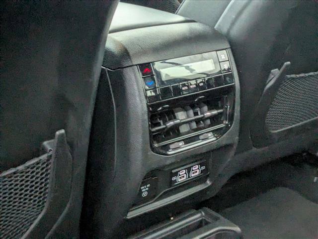 Used 2023 Jeep Grand Cherokee L Laredo image 17
