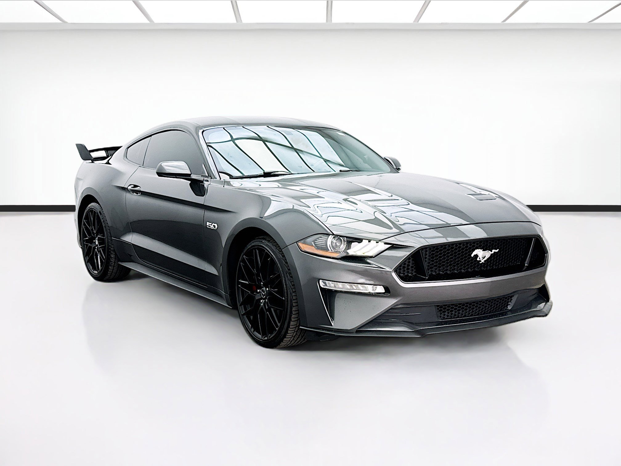 Used 2019 Ford Mustang GT RWD image 3