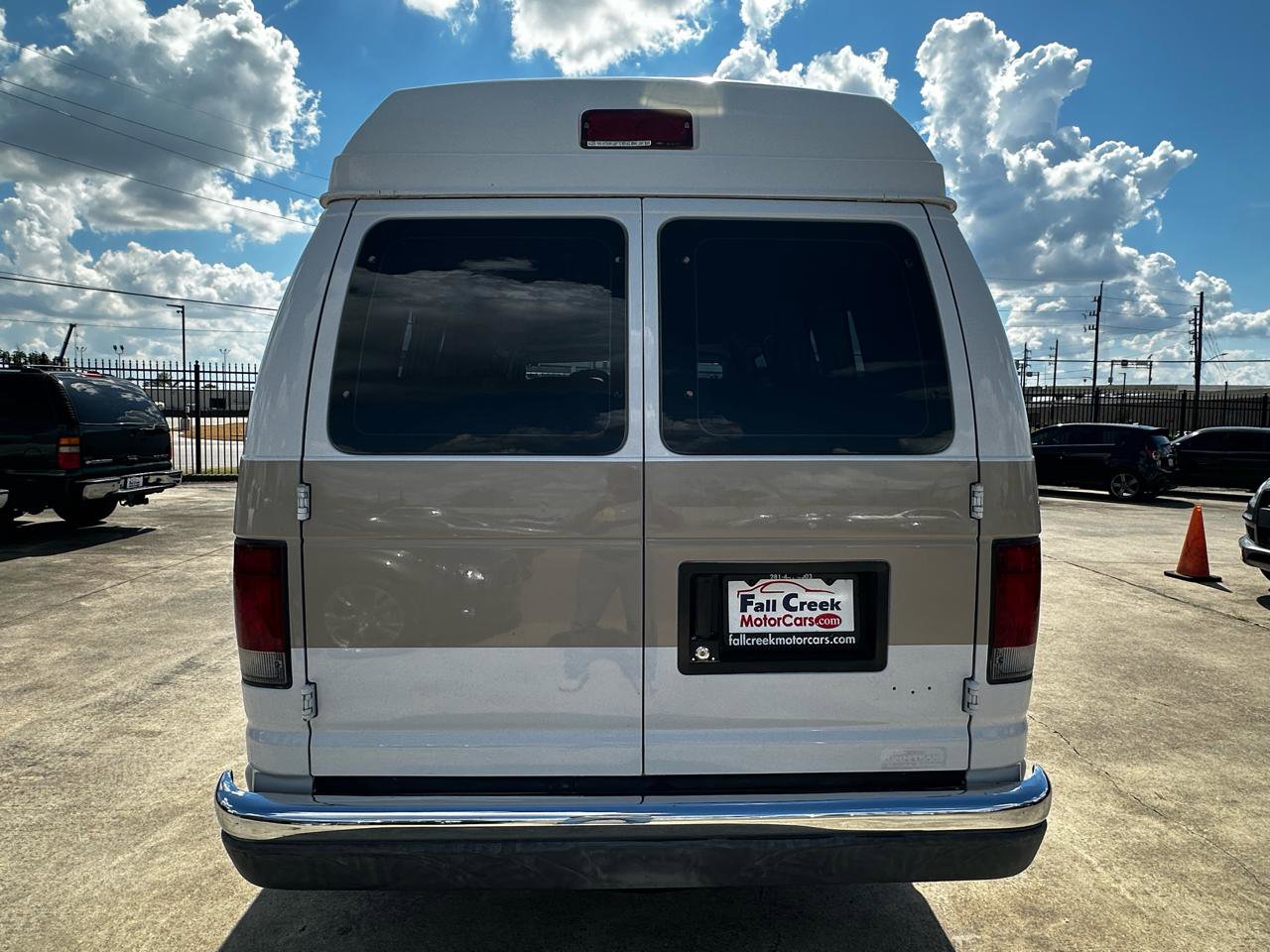 Used 2004 Ford E-250 and Econoline 250 Extended RWD image 4